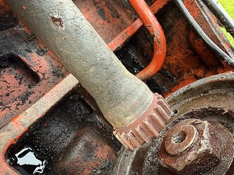 Coupling removed from hydraulic shaft