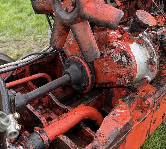 Hydraulic pump shaft connected to pulley